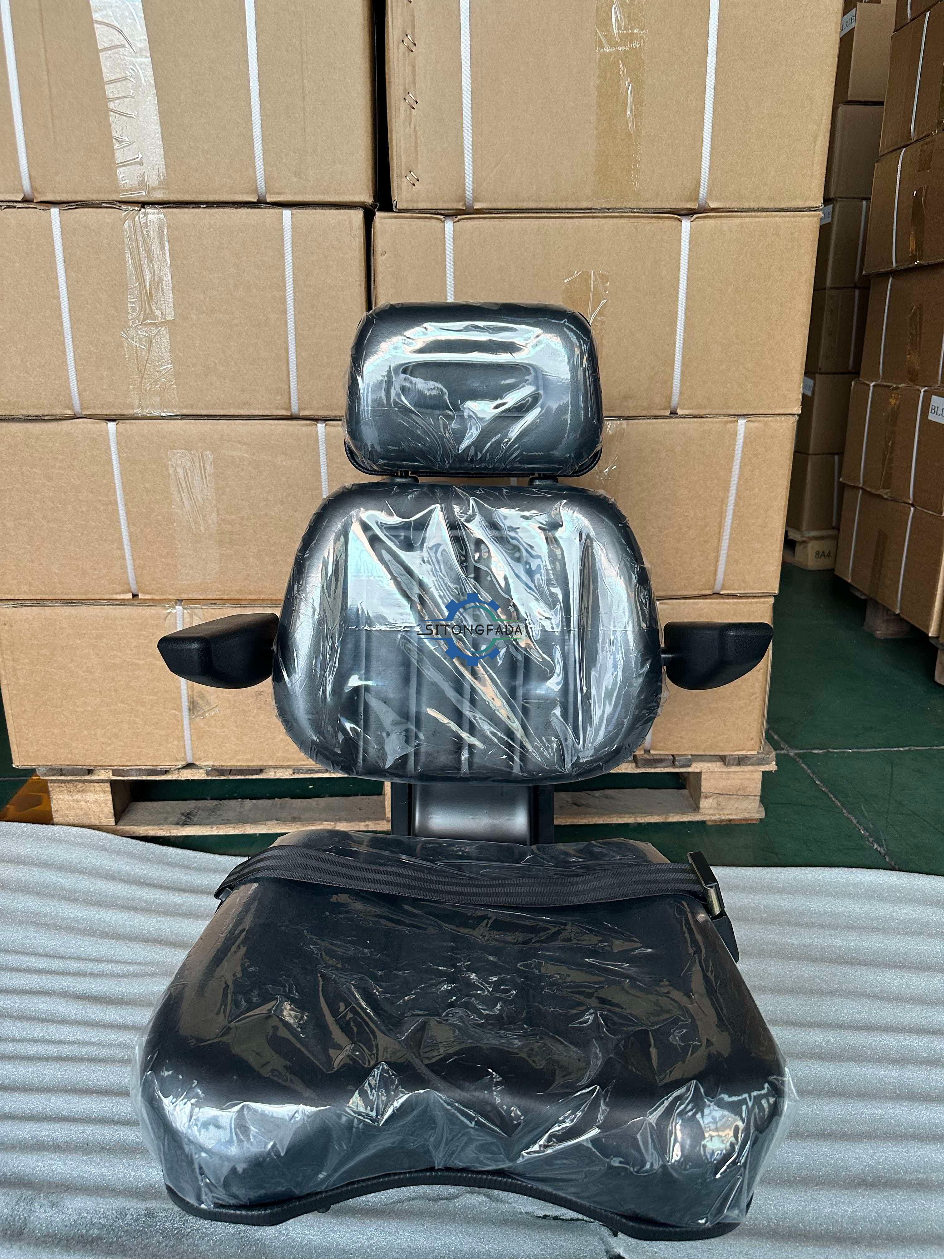 Factory Supply Comfort Black Tractor Seat With Headrest Armrest Safety Belt For Farm Machinery Parts FD-819 