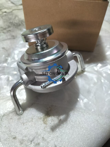 Factory Direct High Precision Mechanical Fuel Lift Pump Durable Aluminum Fuel Transfer Pump for Kubota M7040 Tractor Parts