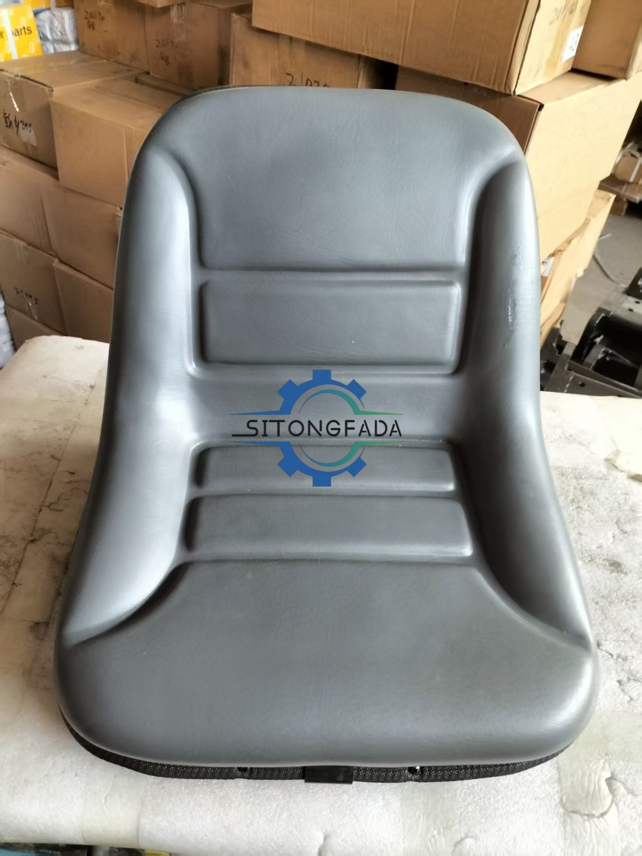 Factory Direct Durable Vinyl Kubota Tractor Driver Seat Ergonomic Cushioned Operator Chair for Farm Agricultural Tractor FD-826