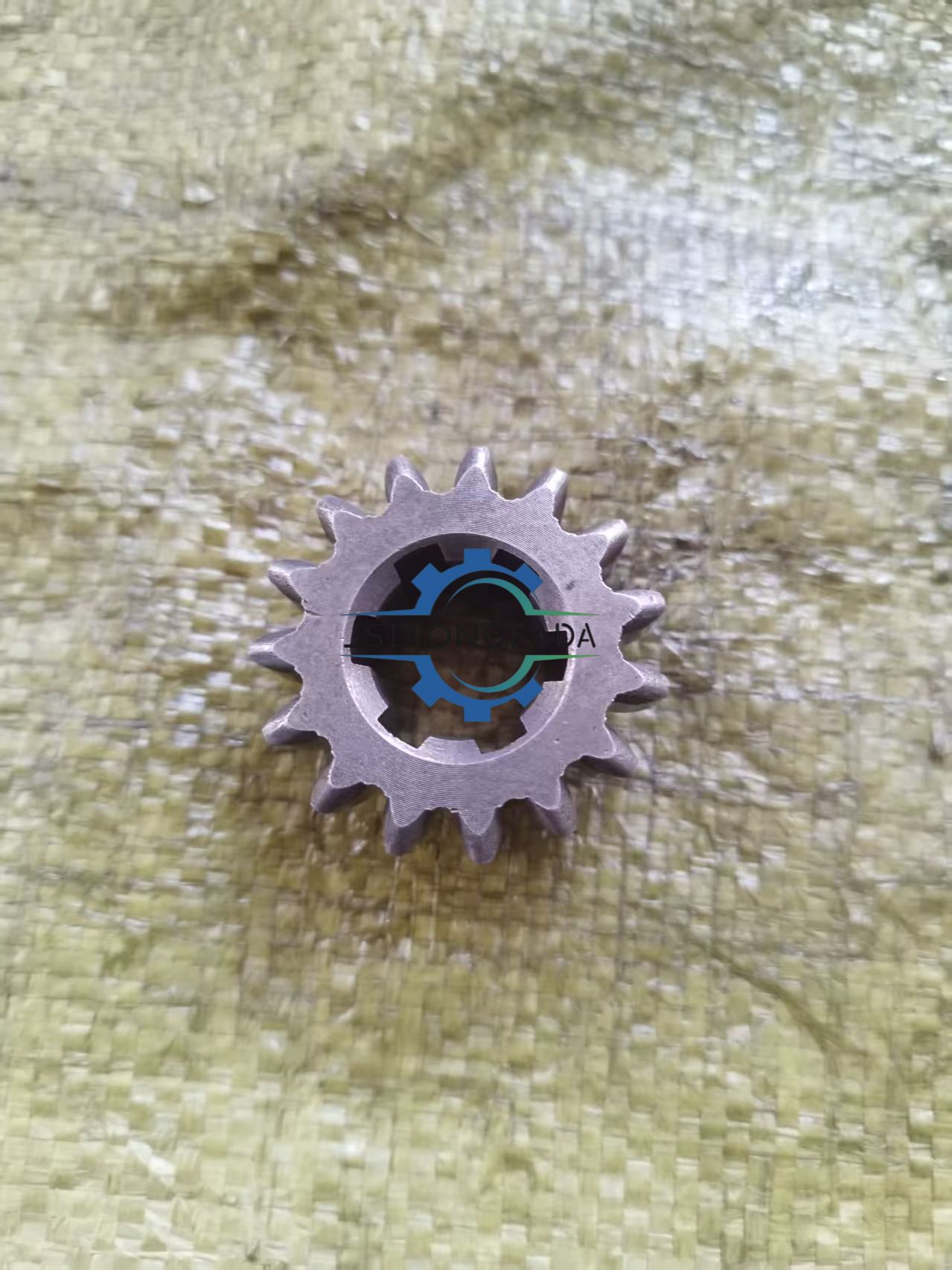 Factory Direct Supply 15T 6 Spline Shift Fork Spur Gear High Precision Transmission Gear for Kubota Combine Harvester