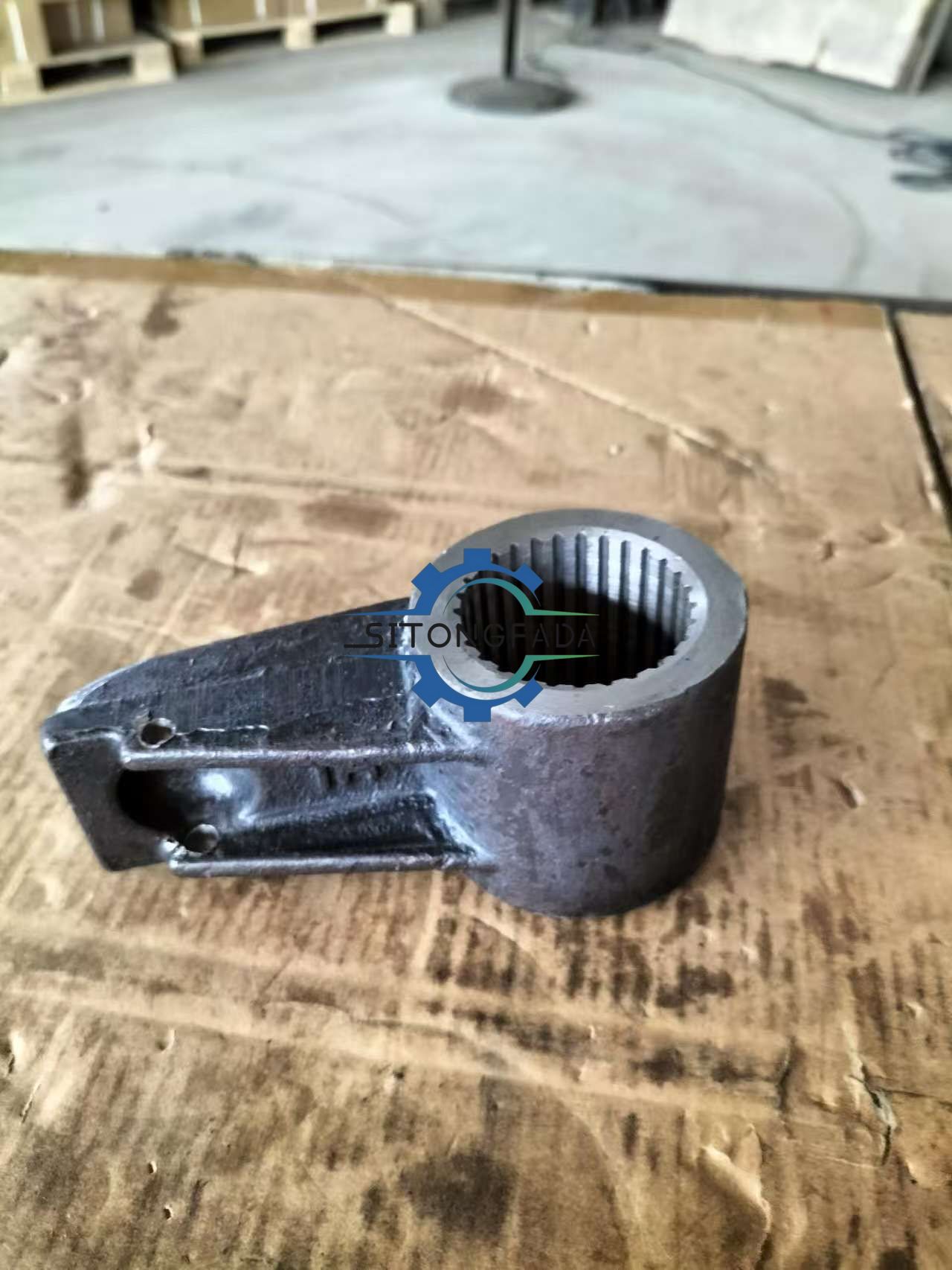 Factory Direct Forged Splined Hydraulic Lift Arm Wear Resistant Tractor Lifting Bracket for Farm Tractor Agricultural Parts
