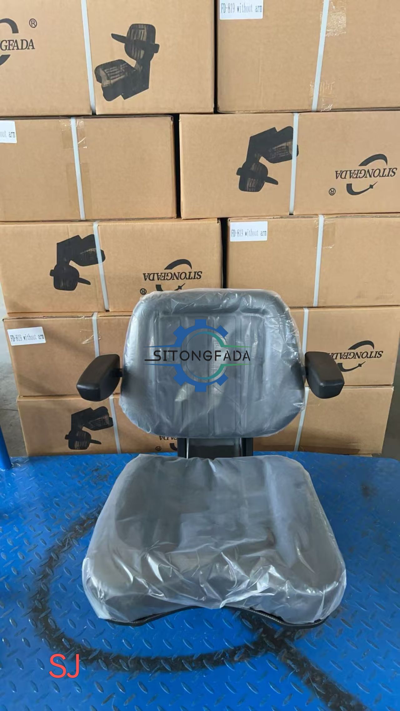 Factory Direct PVC Suspension Tractor Seat With Armrest Hot Sale Replacement Seat For MTZ Belarus Farm Agricultural Tractor