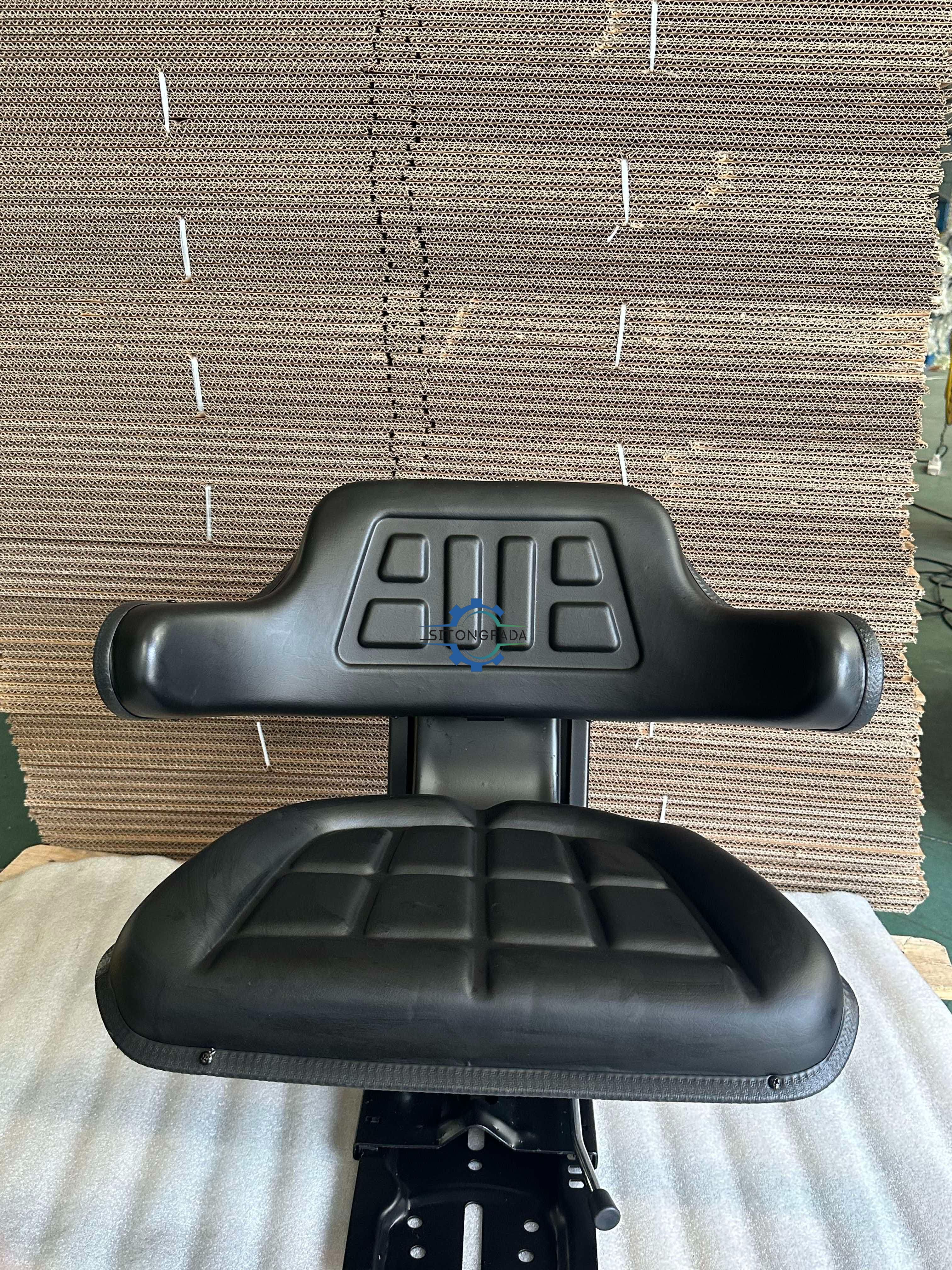 Factory Direct Comfort Tractor Driver Seat Adjustable Agricultural Machinery Replacement Seat for Farm Tractor Harvester Parts FD-810
