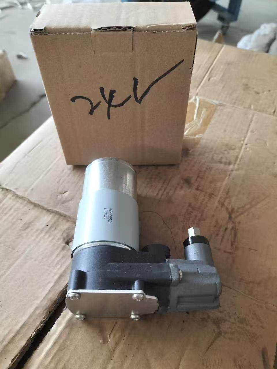 24 Volt Pneumatic Suspension Seat Compressor for air Suspension Truck Seats Suitable and Motorhome Driver Seat
